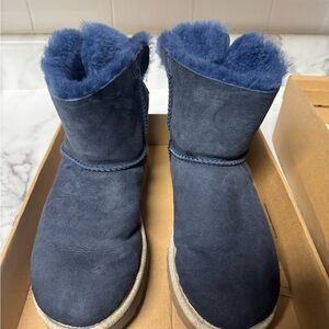 Uggs Cozy Navy Blue Shearling Winter Boots size 9